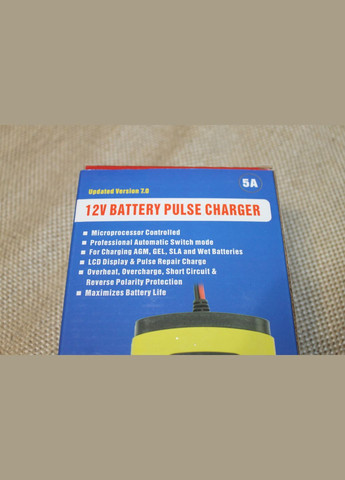 Імпульсний зарядний пристрій для автомобільного акумулятора 12 V 5-6A Foxsur FBC1205D (302240155)
