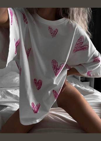 Белая летняя женская стильная футболка с розовыми сердцами трендовая актуальная с коротким рукавом No Brand Футболка