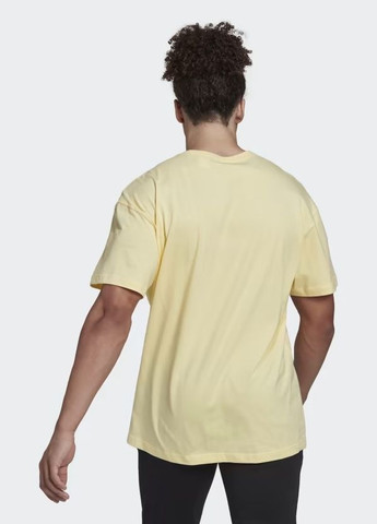 Желтая мужская футболка essentials feelvivid (hk2854). оригинал с коротким рукавом adidas